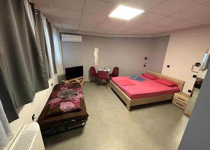Debbies Rooms 8